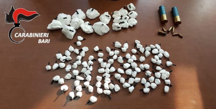 Cocaina per 250mila euro e munizioni: blitz antidroga dei Carabinieri