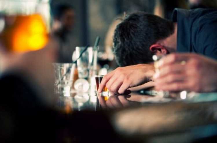 Alcool, dipendenza invisibile: seminario sul fenomeno alcolismo ad Acquaviva